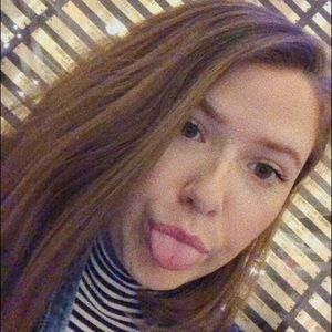 Meet your Posher, Caroline